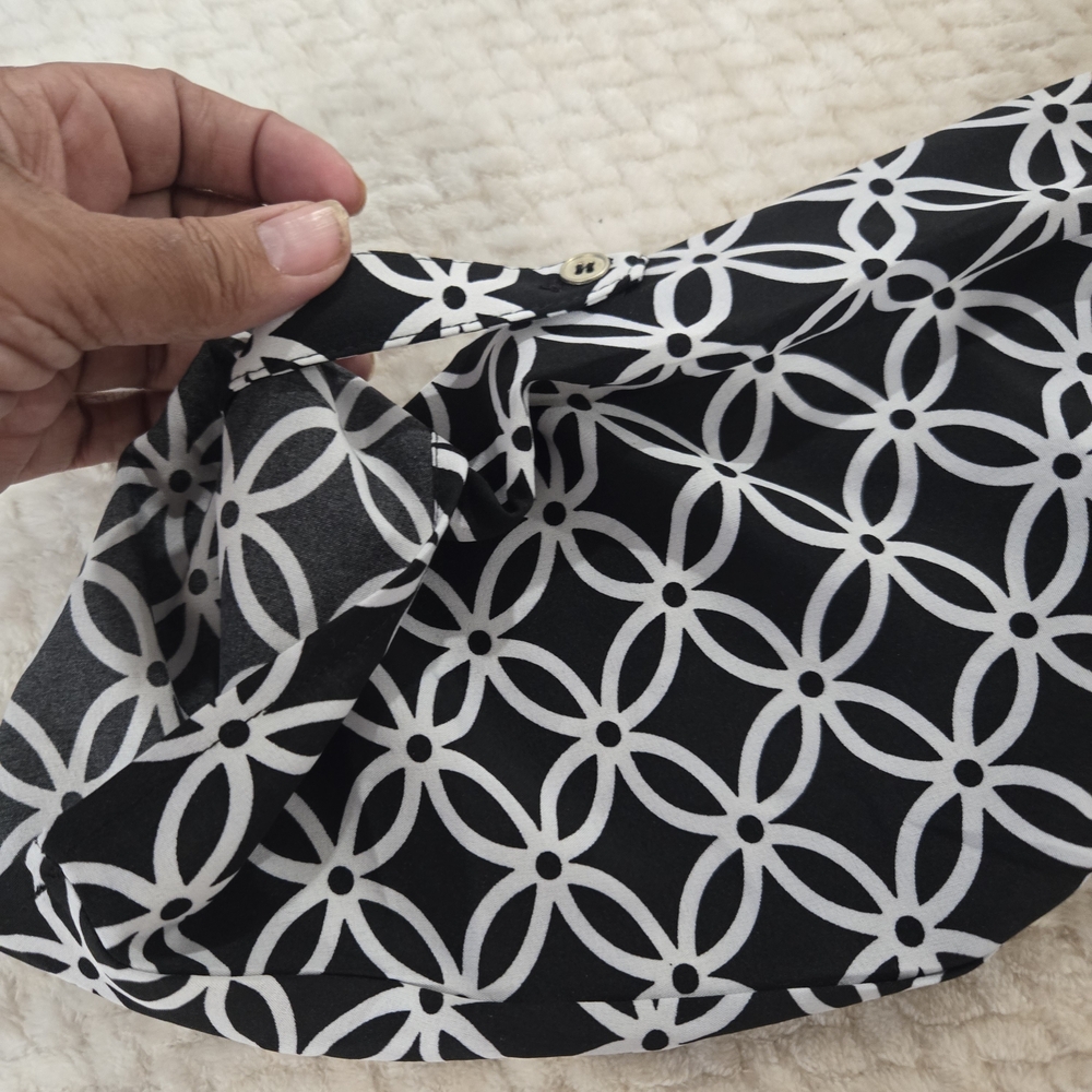 Women’s 2X Black White Geometric Blouse Button Front Lightweight Roll Tab Sleeve - Picture 7 of 13